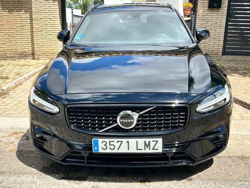Volvo V90 • 2021 • 120,000 km 1