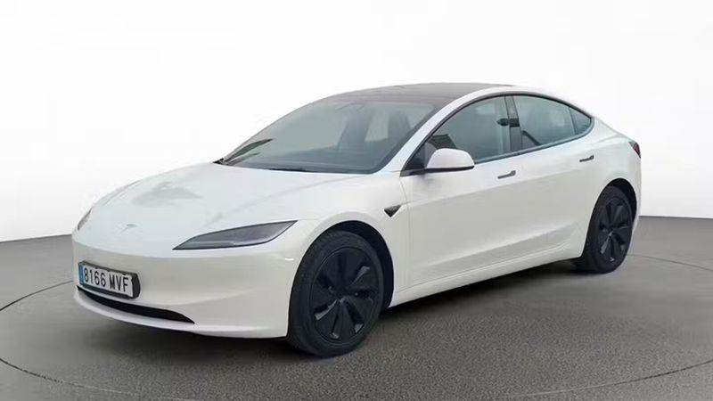 Tesla Model 3 • 2024 • 5,418 km 1