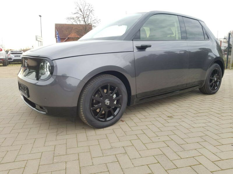 Hyundai Entourage • 2020 • 20,500 km 13