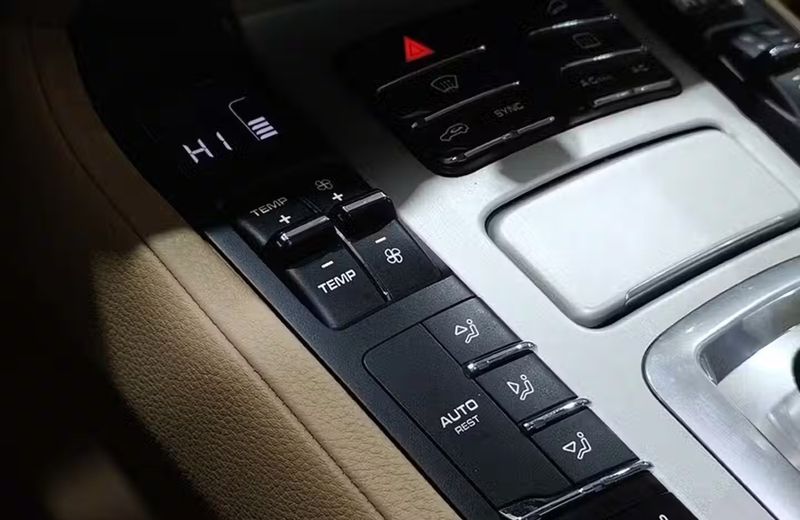 Porsche Cayenne • 2015 • 48,199 km 12