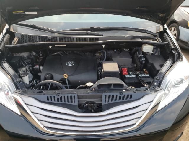 Toyota Sienna • 2017 • 10,000 mi 7