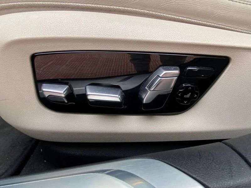 BMW 7 Series • 2018 • 101,000 km 12