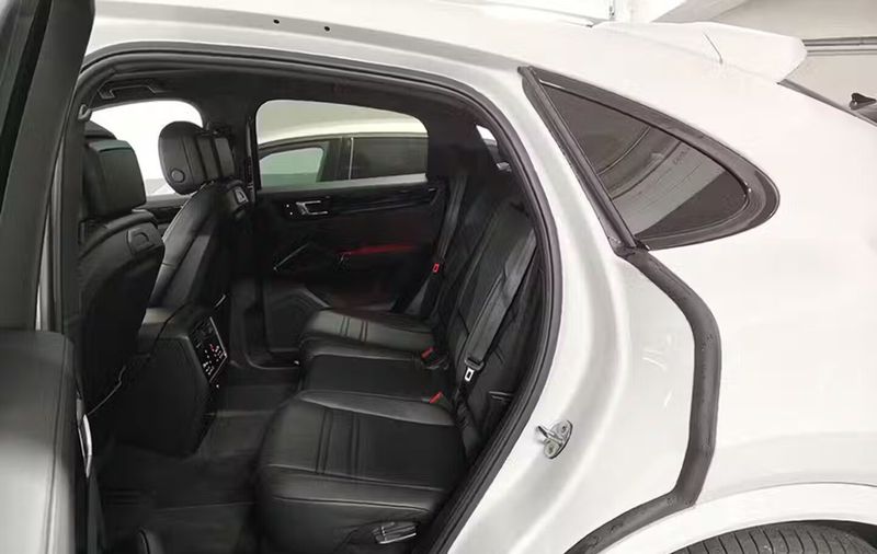 Porsche Cayenne Coupe • 2020 • 28,560 km 6