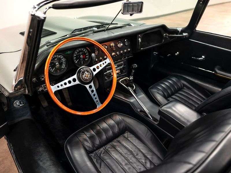 Jaguar E-PACE • 1967 • 42,690 km 5