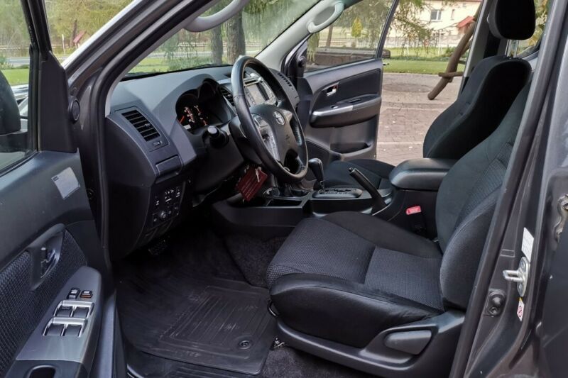 Toyota Hilux • 2015 • 150,000 km 3