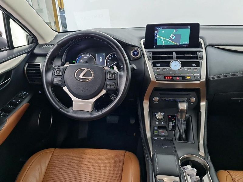 Lexus NX • 2020 • 35,000 km 4