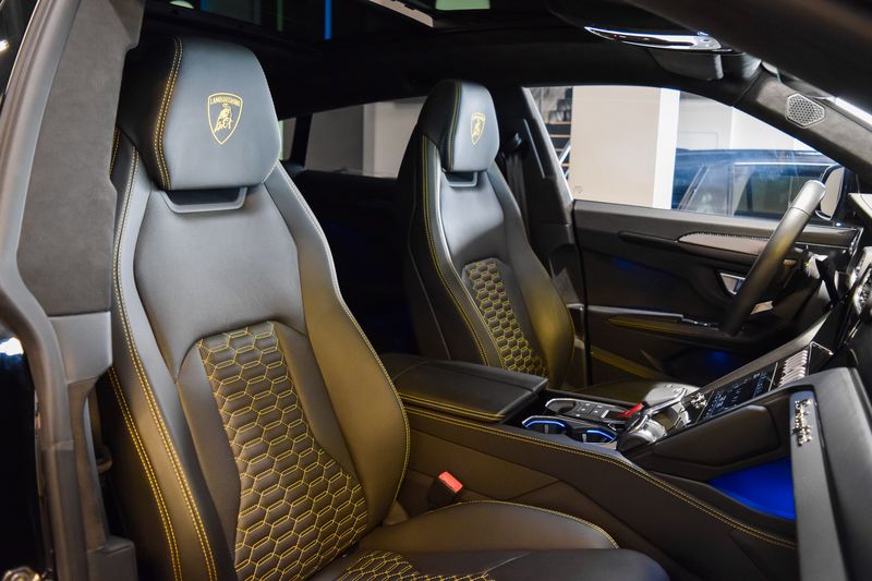 Lamborghini Urus • 2022 • 25,000 km 12