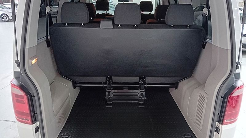 Volkswagen Caravelle • 2019 • 38,000 km 11