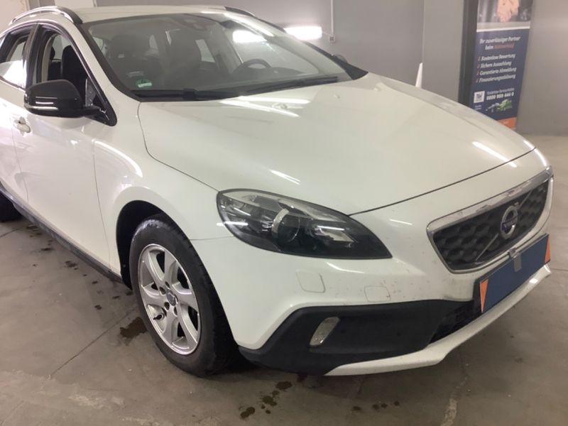 Volvo V40 • 2016 • 86,000 km 1