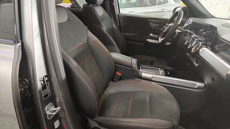 Mercedes-Benz GLB-Class • 2024 • 3,912 km 12