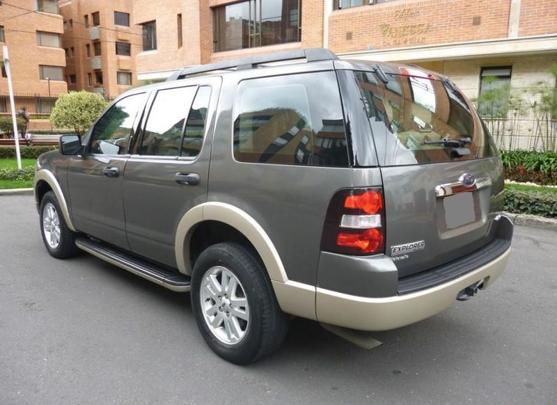 Ford Explorer • 2009 • 146,000 km 2