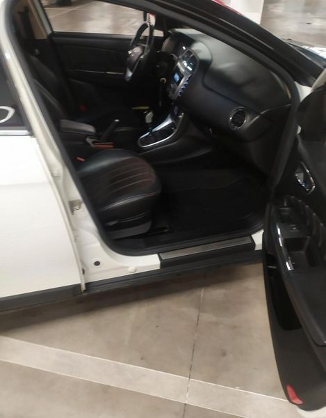 Lincoln Premiere • 2010 • 200,000 km 3