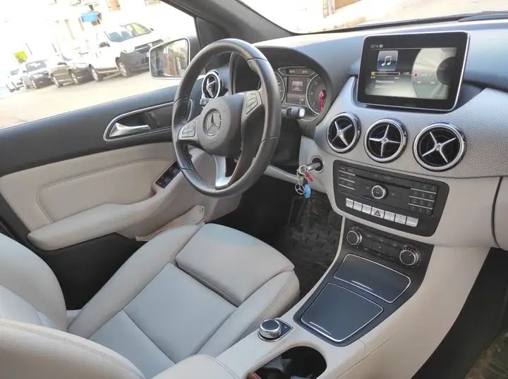 Mercedes-Benz Class B • 2016 • 122,000 km 8