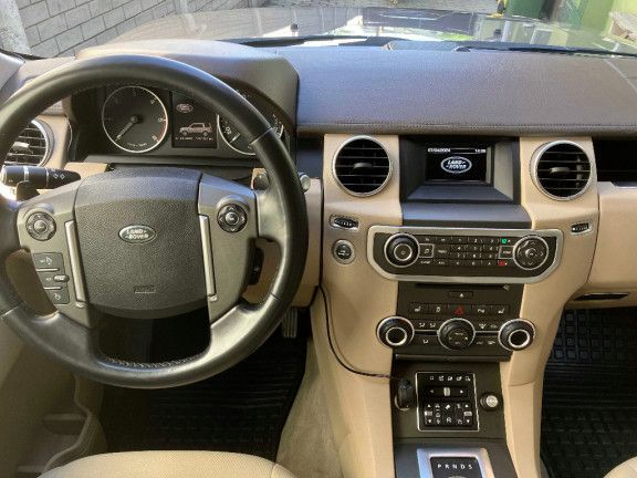 Land Rover Discovery • 2014 • 167,000 km 2