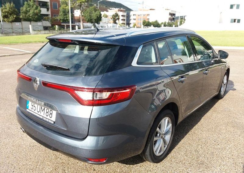 Renault Mégane • 2018 • 99,999 km 3