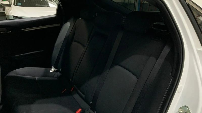 Honda Civic • 2019 • 32,000 km 4