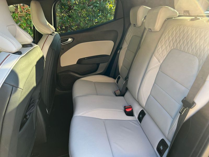 Renault Clio • 2020 • 58,800 km 4