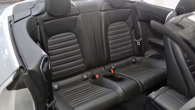 Mercedes-Benz C-Class • 2018 • 98,000 km 6