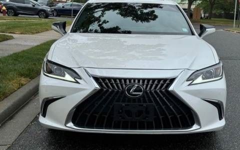 Lexus ES 350 • 2023 • 18,000 km 1