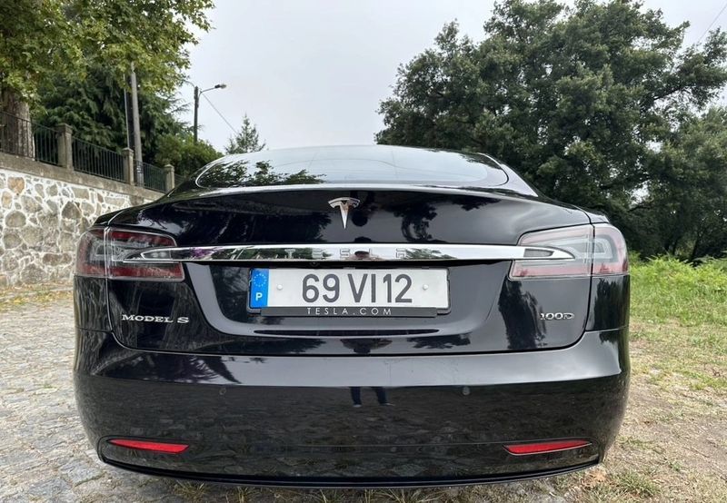 Tesla Model S • 2018 • 185,000 km 5