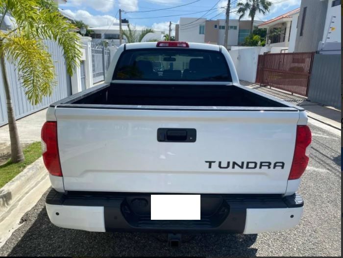 Toyota Tundra • 2016 • 93,000 km 9