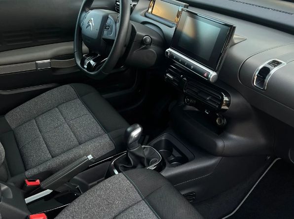 Citroën C4 • 2018 • 19,000 km 3