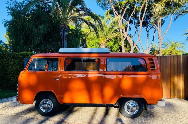 Volkswagen Caravelle • 1982 • 80,000 km 2