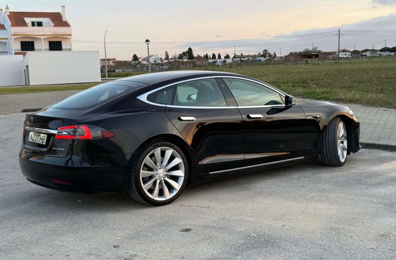 Tesla Model S • 2020 • 98,500 km 3