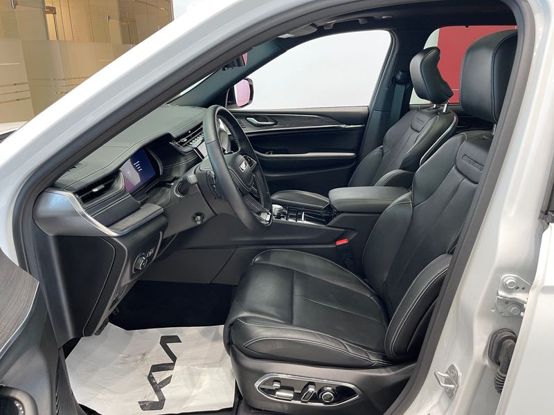 Jeep Grand Cherokee • 2020 • 2 km 3