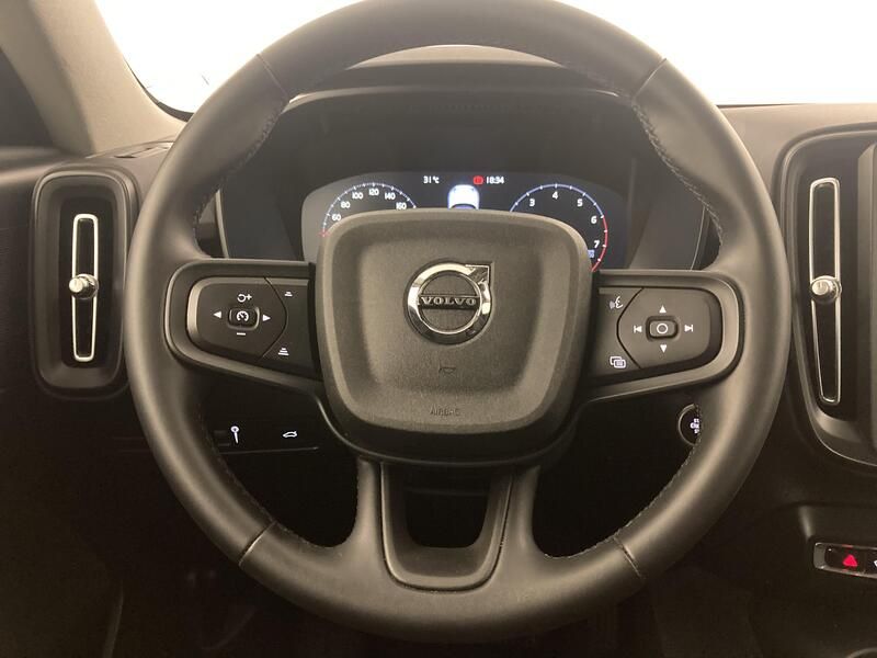 Volvo XC40 • 2024 • 32,805 km 12
