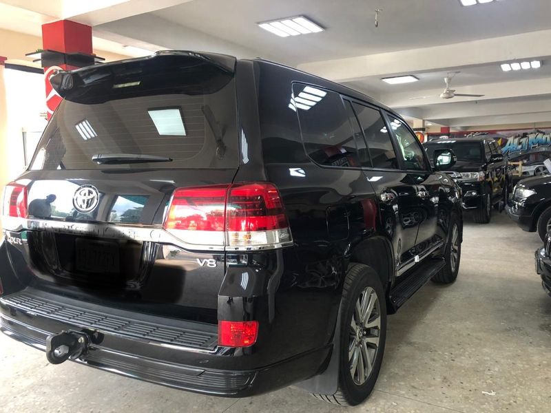 Toyota Land Cruiser • 2019 • 54 km 3