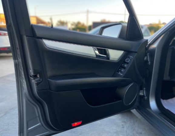 Mercedes-Benz C • 2010 • 198,000 km 3