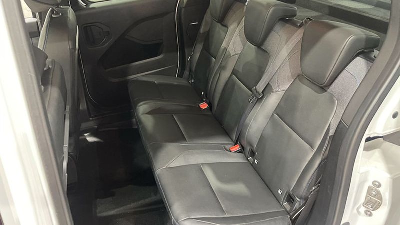 Nissan Van • 2023 • 7,100 km 6