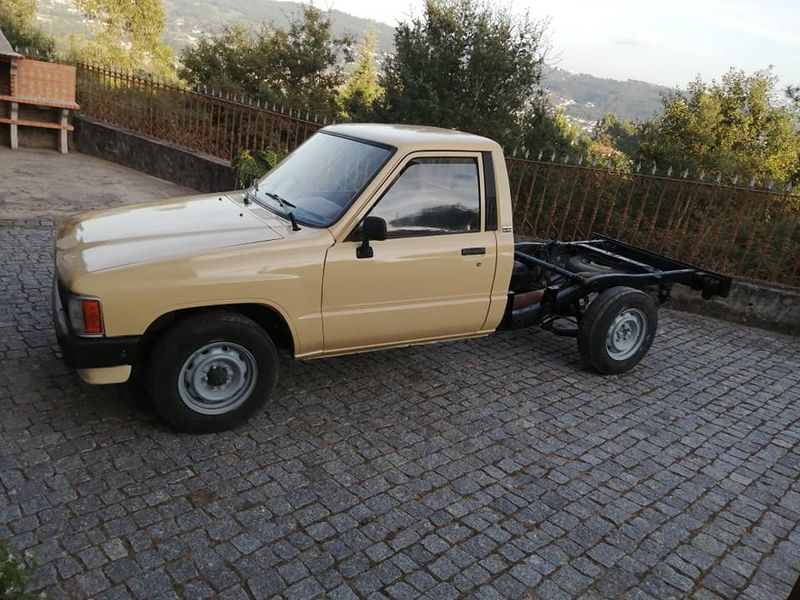 Toyota Hilux • 1988 • 346,000 km 1