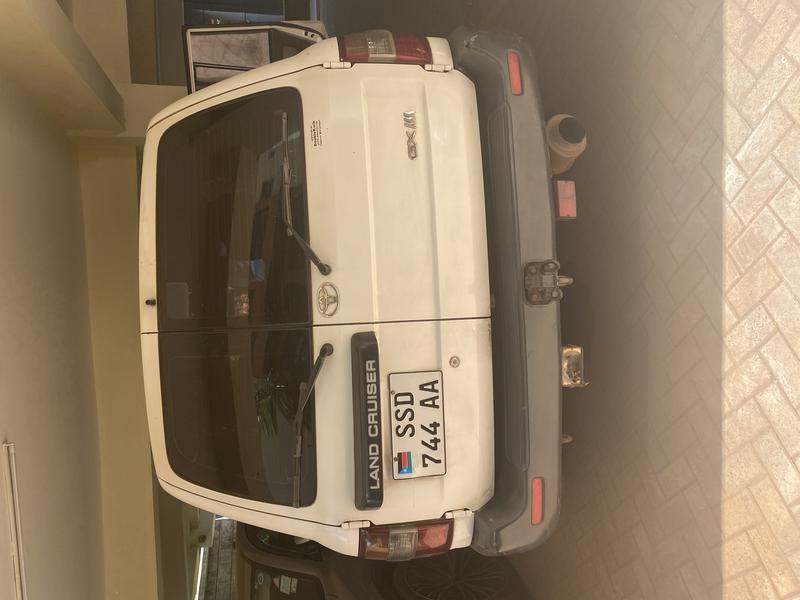 Toyota Land Cruiser • 2007 • 185,000 km 4