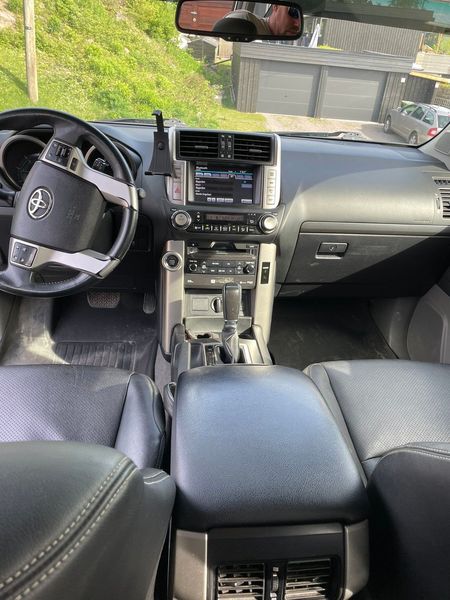 Toyota Land Cruiser • 2011 • 238,000 km 2