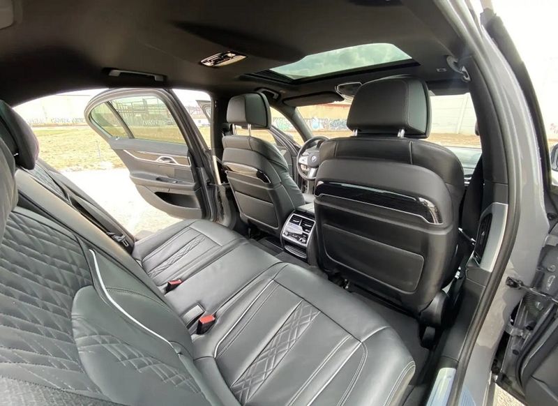 BMW 7 Series • 2022 • 69,000 km 7