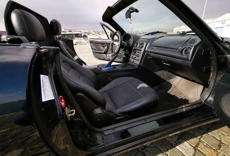 Mazda MX-5 • 1997 • 190,000 km 4