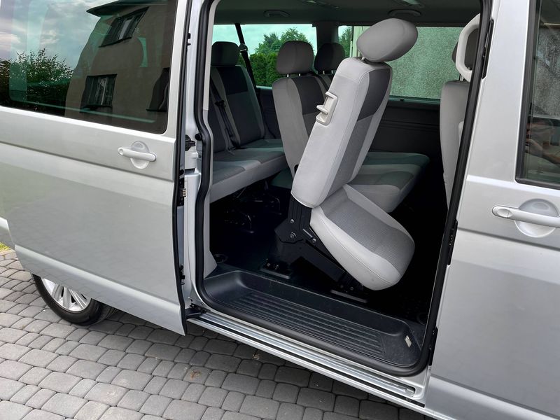 Volkswagen Caravelle • 2011 • 207,000 km 12