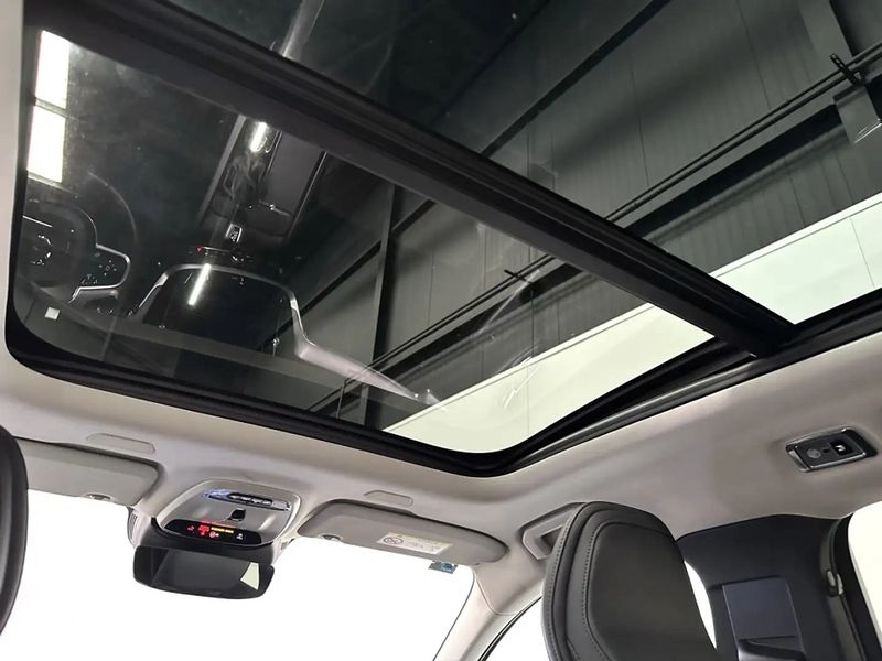 Volvo V60 • 2019 • 125,000 km 11