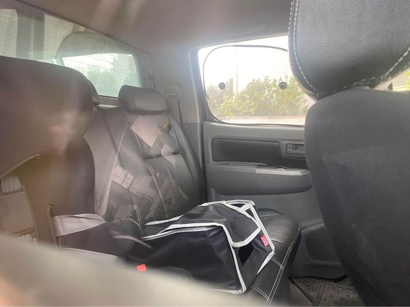 Toyota Hilux • 2007 • 219,000 km 3