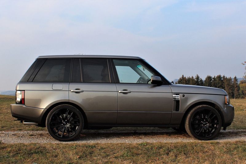 Land Rover Range Rover • 2010 • 181,000 km 3
