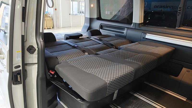 Volkswagen California • 2024 • 5,450 km 6