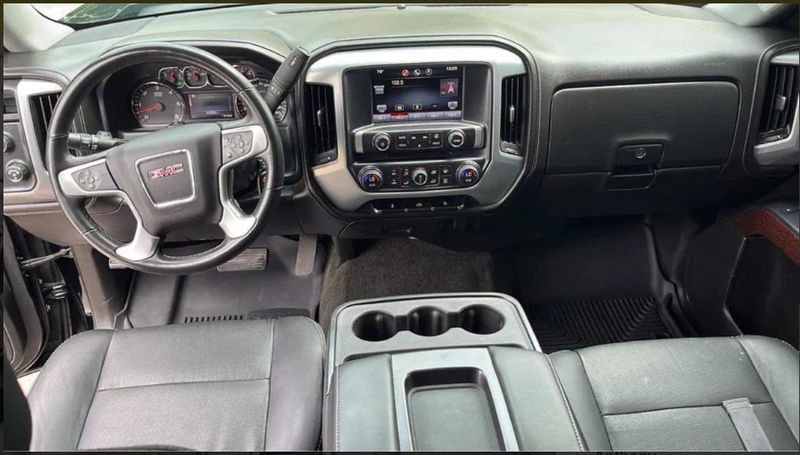 GMC Sierra 1500 • 2014 • 100,000 km 2