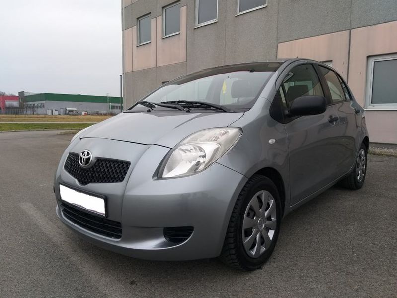 Toyota Yaris • 2006 • 183,520 km 1