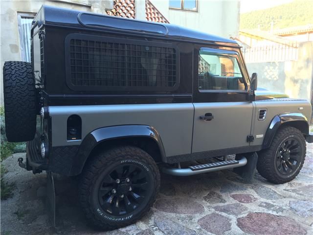 Land Rover Defender • 2008 • 115,000 km 4