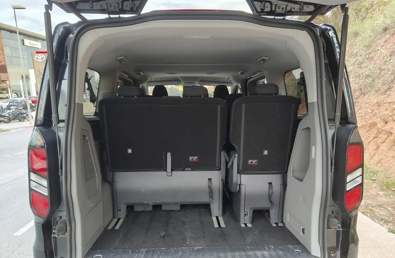 Ford Tourneo Custom • 2024 • 16,902 km 10