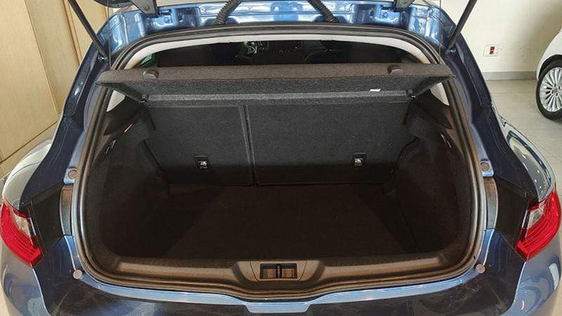 Renault Mégane • 2017 • 56,344 km 12