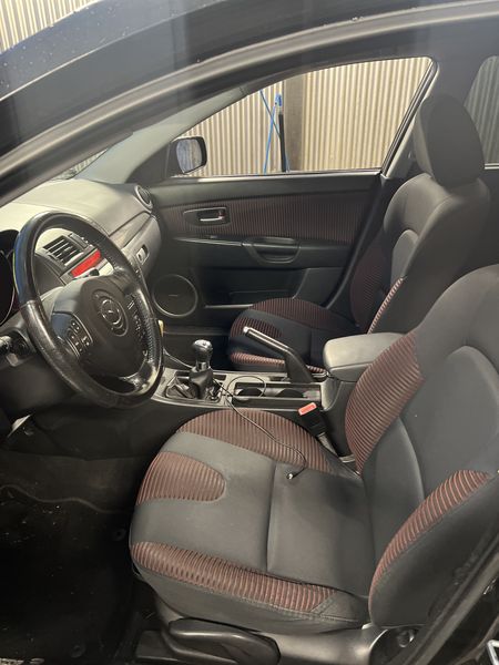 Mazda 3 • 2005 • 200,000 km 2