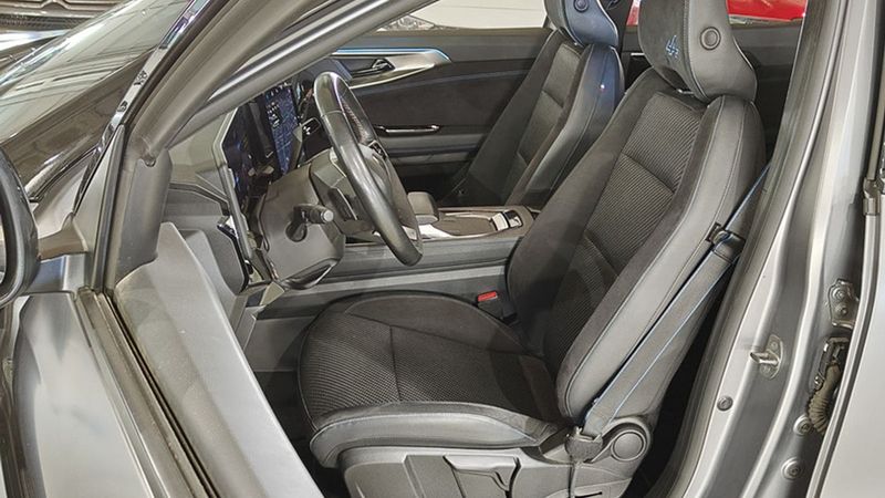 Renault 10 • 2023 • 48,502 km 11